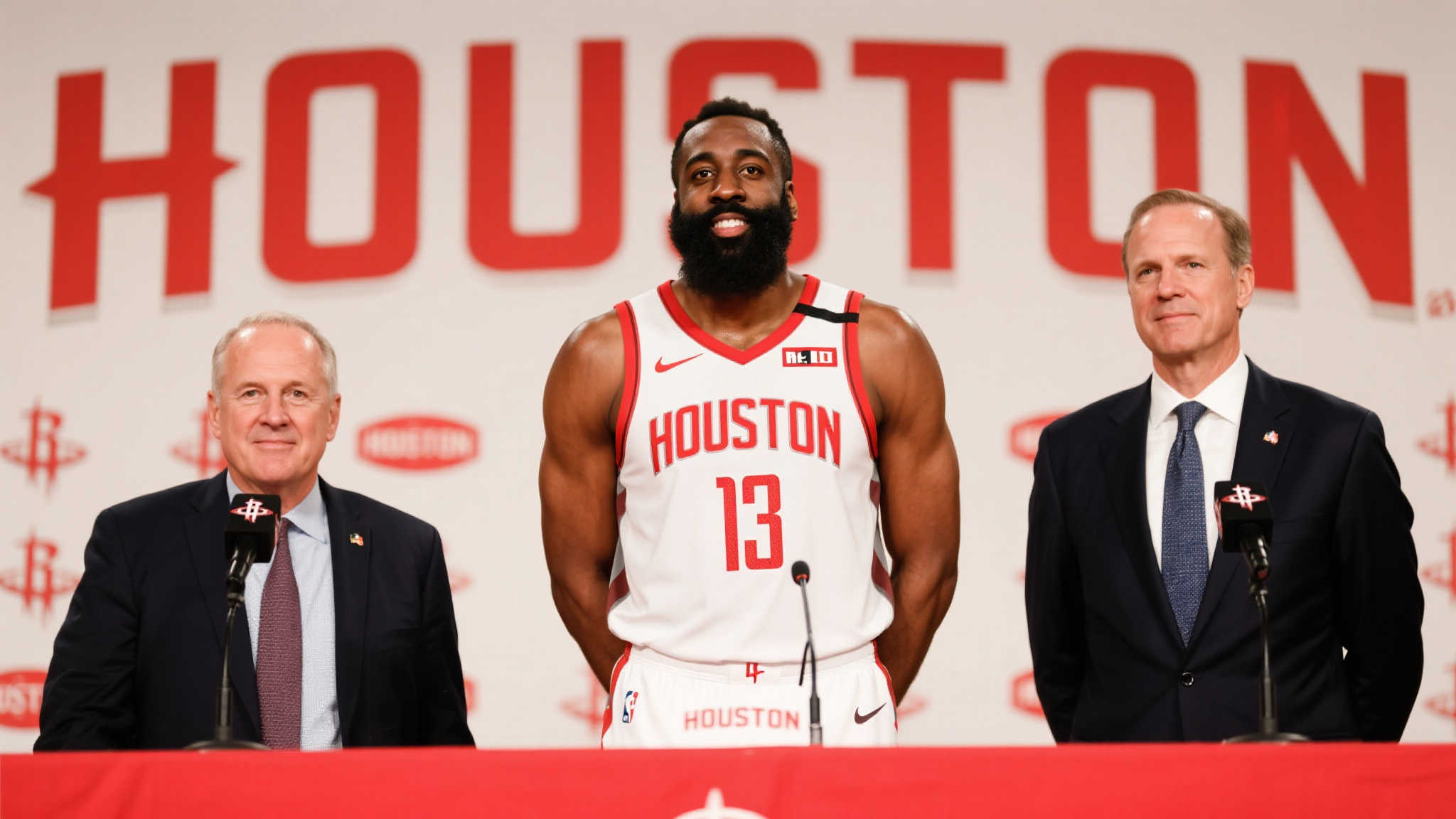 火箭最新动向:引入杜兰特,续签乌度卡与亚当斯 对于过往数个赛季绩效平平、急需改变现状并重回巅峰行